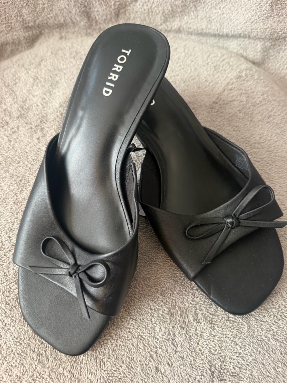 Kitten Bow Heel (WW) - Picture 3 of 4